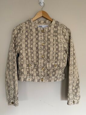ZARA Beige/Gray Snake Skin Print Cropped Jacket Metallic Button 100% Cotton Sz S